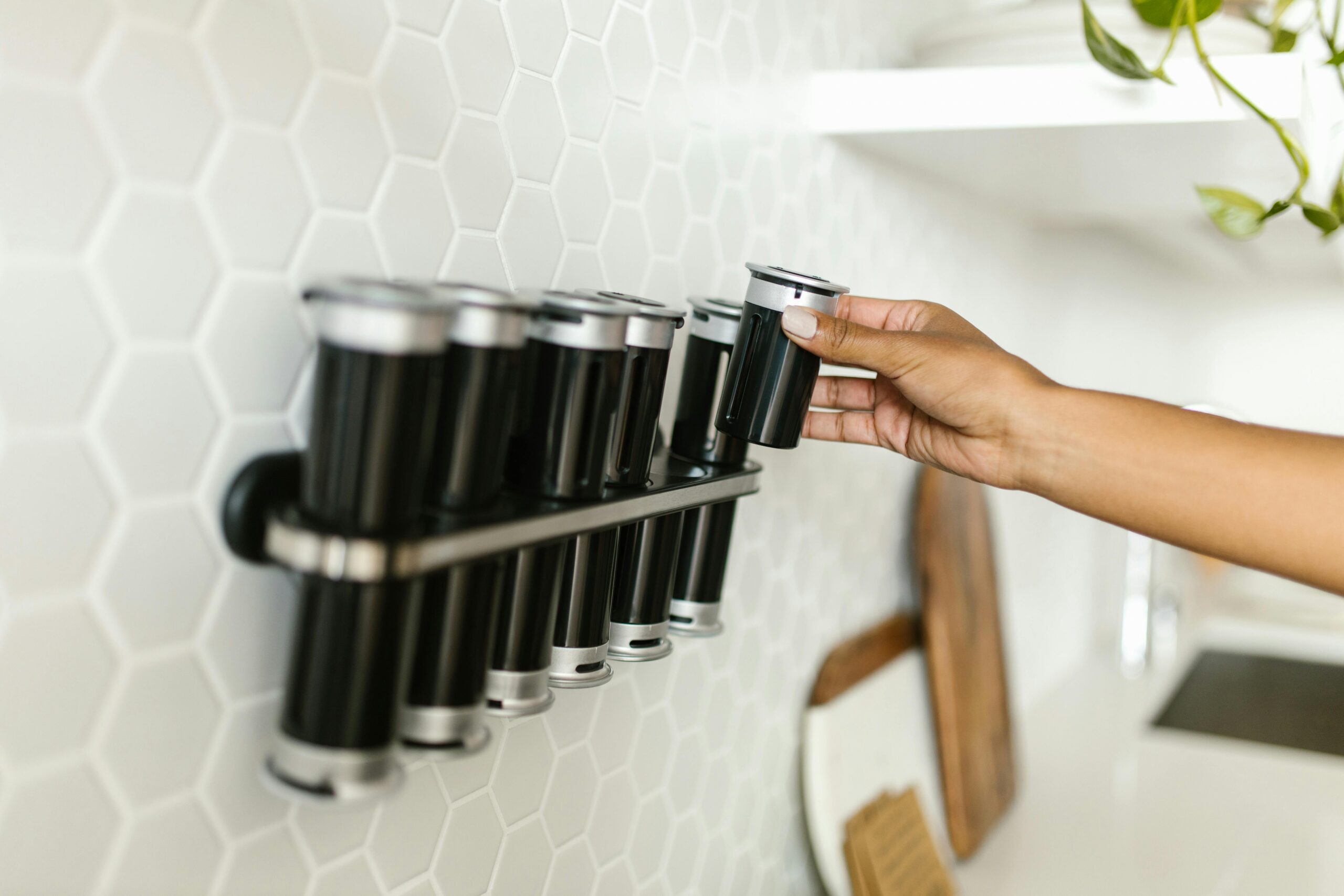 Magnetische kruidenwand ophangen zonder boren